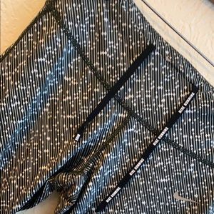 Nike Dry-Fit Cropped Leggings size small